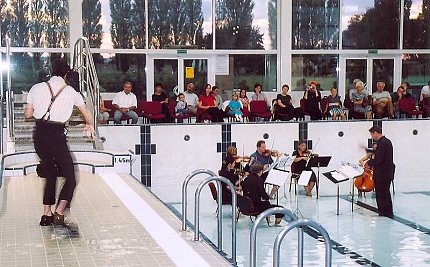 Hudba v pohybu - krytá plavecká hala ve Slaném
